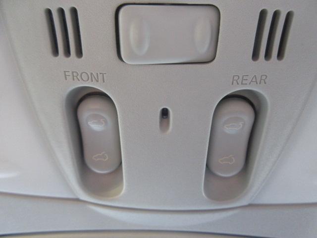 エルグランド ３５０ハイウェイスターアーバンクロムブラックレザー　純正ナビ　全周囲Ｍ　サンルーフ　フリップモニター　シートヒーター　オットマン　ＥＴＣ　コーナーセンサー　両側電動スライドドア　パワーバックドア　オート付ＨＩＤライト＆フォグ　オート格納ウィンカーミラー（29枚目）