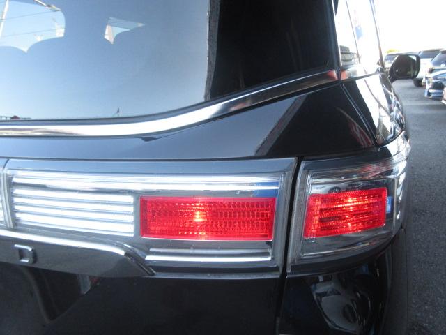 エルグランド ３５０ハイウェイスターアーバンクロムブラックレザー　純正ナビ　全周囲Ｍ　サンルーフ　フリップモニター　シートヒーター　オットマン　ＥＴＣ　コーナーセンサー　両側電動スライドドア　パワーバックドア　オート付ＨＩＤライト＆フォグ　オート格納ウィンカーミラー（47枚目）