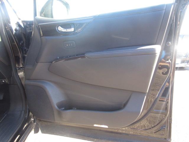 エルグランド ３５０ハイウェイスターアーバンクロムブラックレザー　純正ナビ　全周囲Ｍ　サンルーフ　フリップモニター　シートヒーター　オットマン　ＥＴＣ　コーナーセンサー　両側電動スライドドア　パワーバックドア　オート付ＨＩＤライト＆フォグ　オート格納ウィンカーミラー（56枚目）