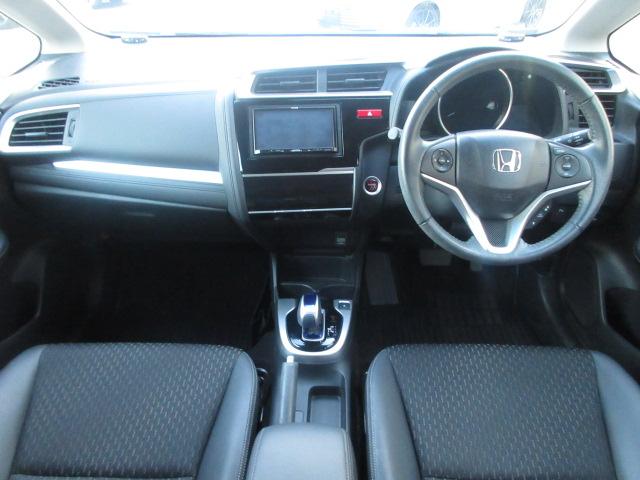 フィットハイブリッド Ｌパッケージ　社外ナビ　ＴＶ　バックカメラ　オートＬＥＤライト　衝突軽減ブレーキ　ハーフレザーシート　コーナーセンサ―　ＥＴＣ　クルーズコントロール　チップアップシート　スイッチ付革巻ステアリング（6枚目）