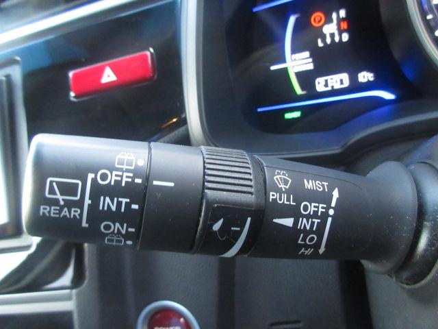 フィットハイブリッド Ｌパッケージ　社外ナビ　ＴＶ　バックカメラ　オートＬＥＤライト　衝突軽減ブレーキ　ハーフレザーシート　コーナーセンサ―　ＥＴＣ　クルーズコントロール　チップアップシート　スイッチ付革巻ステアリング（13枚目）