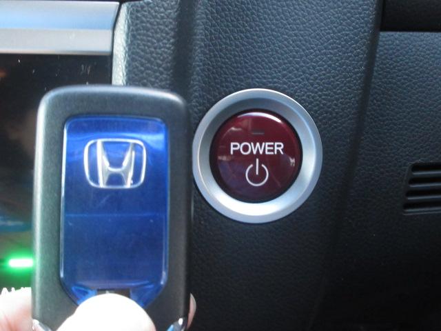 フィットハイブリッド Ｌパッケージ　社外ナビ　ＴＶ　バックカメラ　オートＬＥＤライト　衝突軽減ブレーキ　ハーフレザーシート　コーナーセンサ―　ＥＴＣ　クルーズコントロール　チップアップシート　スイッチ付革巻ステアリング（14枚目）