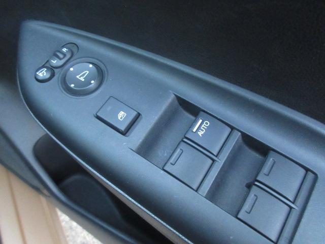 フィットハイブリッド Ｌパッケージ　社外ナビ　ＴＶ　バックカメラ　オートＬＥＤライト　衝突軽減ブレーキ　ハーフレザーシート　コーナーセンサ―　ＥＴＣ　クルーズコントロール　チップアップシート　スイッチ付革巻ステアリング（17枚目）