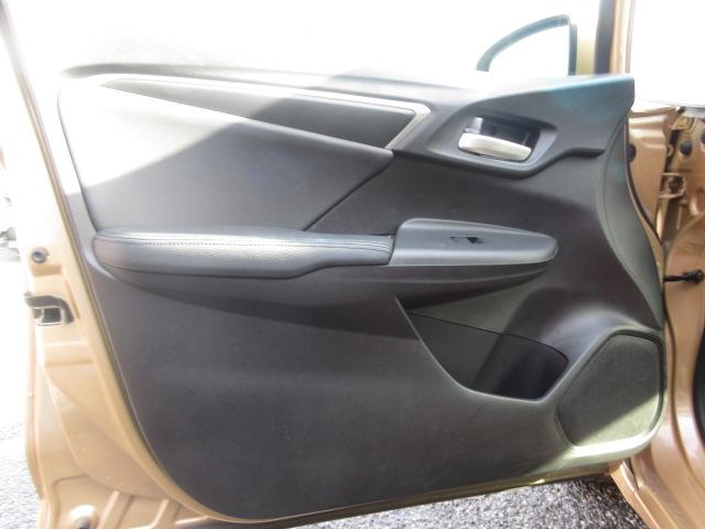 フィットハイブリッド Ｌパッケージ　社外ナビ　ＴＶ　バックカメラ　オートＬＥＤライト　衝突軽減ブレーキ　ハーフレザーシート　コーナーセンサ―　ＥＴＣ　クルーズコントロール　チップアップシート　スイッチ付革巻ステアリング（57枚目）