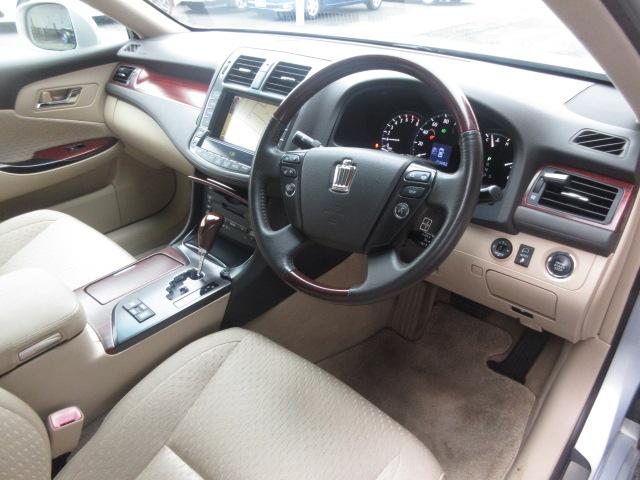 �ׂ��ȃV�[�g�������h���C�o�[���ꂼ��̃|�W�V�����֓����p���[�V�[�g���t�����g���Ȃɑ������Ă��܂��I