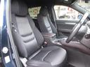 運転者によってシート位置を記憶するシートメモリー機能も装備しています。