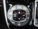 車内の空調は運転席と助手席で温度設定が分けられるデュアルオートエアコンを採用しています!