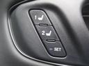 運転者によってシート位置を記憶するシートメモリー機能も装備しています。