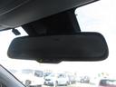 後続車の眩しいライト光を軽減して映す自動防眩ミラーも装備しています！