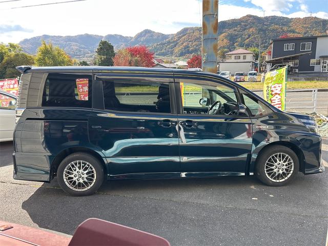 ヴォクシー ハイブリッドZS(4枚目)