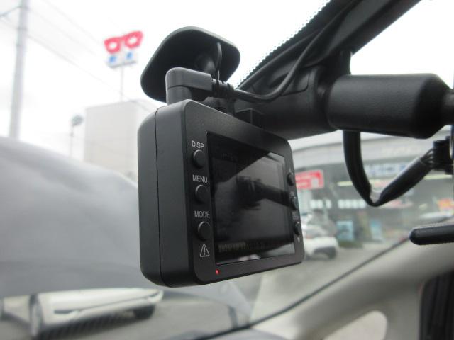 ノート ニスモ　Ｓ　ＥＴＣ☆純正ＳＤナビ（ＭＣ３１４Ｄ－Ｗ）☆フルセグＴＶ☆バックカメラ☆純正１７インチＡＷ☆５速マニュアル☆プッシュスタート＆スマートキー２本☆横スベリ防止（42枚目）