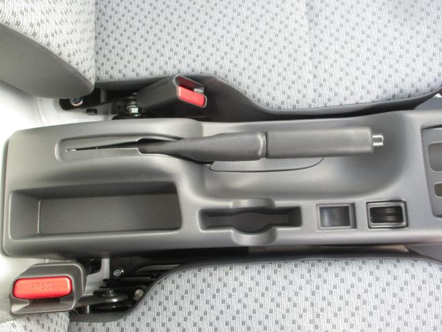 KCエアコン・パワステ 届出済未使用車 アイドリングストップ パワステ AC オートマ Wエアバッグ ABS 横滑り抑制機能 純正ドアバイザー・純正フロアラバーマット付 4WD 3方開 最大積載量350kg(33枚目)