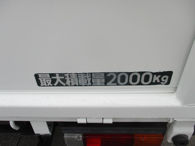 キャンター 全低床　荷台内寸　長３１０ｃｍ　幅１６０ｃｍ　地上高８６ｃｍ　積載量２０００ｋｇ　車両総重量４３２５ｋｇ　パワーステアリング　パワーウインドウ　キーレス　エアコン　エアバッグ　ＡＢＳ（18枚目）