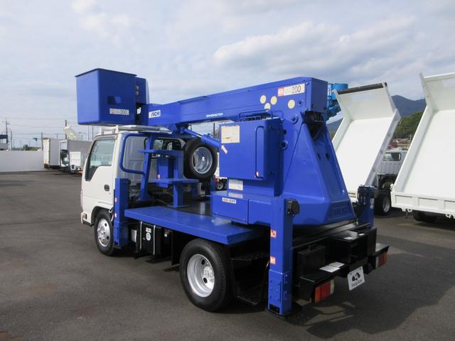 エルフトラック 　高所作業車　アイチＳＳ－１２Ａ　作業床高１１．９ｍ　作業床積載荷重２００ｋｇ　　アワーメーター１９５０時間　車両寸法（車検証記載）：長５３３ｃｍ　幅１９１ｃｍ　高３１０ｃｍ　車両総重量７０６５ｋｇ（22枚目）