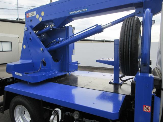 エルフトラック 　高所作業車　アイチＳＳ－１２Ａ　作業床高１１．９ｍ　作業床積載荷重２００ｋｇ　　アワーメーター１９５０時間　車両寸法（車検証記載）：長５３３ｃｍ　幅１９１ｃｍ　高３１０ｃｍ　車両総重量７０６５ｋｇ（33枚目）