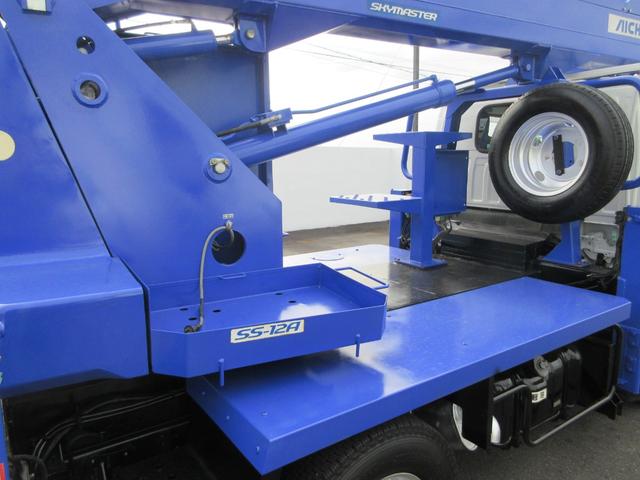 エルフトラック 　高所作業車　アイチＳＳ－１２Ａ　作業床高１１．９ｍ　作業床積載荷重２００ｋｇ　　アワーメーター１９５０時間　車両寸法（車検証記載）：長５３３ｃｍ　幅１９１ｃｍ　高３１０ｃｍ　車両総重量７０６５ｋｇ（34枚目）
