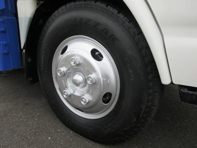 エルフトラック 　高所作業車　アイチＳＳ－１２Ａ　作業床高１１．９ｍ　作業床積載荷重２００ｋｇ　　アワーメーター１９５０時間　車両寸法（車検証記載）：長５３３ｃｍ　幅１９１ｃｍ　高３１０ｃｍ　車両総重量７０６５ｋｇ（60枚目）