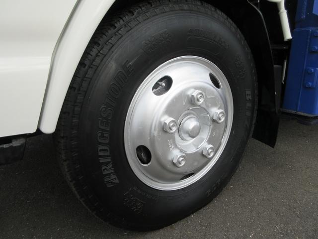エルフトラック 　高所作業車　アイチＳＳ－１２Ａ　作業床高１１．９ｍ　作業床積載荷重２００ｋｇ　　アワーメーター１９５０時間　車両寸法（車検証記載）：長５３３ｃｍ　幅１９１ｃｍ　高３１０ｃｍ　車両総重量７０６５ｋｇ（62枚目）