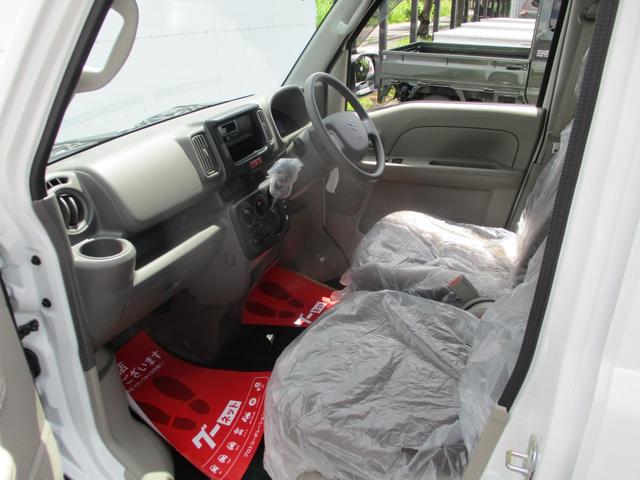 エブリイ ＰＡリミテッド　届出済未使用車　ドアバイザー　ゴムマット　スズキセ－フティサポ－ト　デュアルカメラブレ－キサポ－ト　前後誤発進制御機能　車線逸脱警報機能　ふらつき警報機能　先行車お知らせ機能　ハイビームアシスト（27枚目）