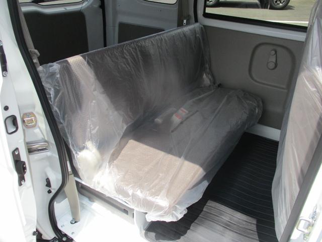 エブリイ ＰＡリミテッド　届出済未使用車　ドアバイザー　ゴムマット　スズキセ－フティサポ－ト　デュアルカメラブレ－キサポ－ト　前後誤発進制御機能　車線逸脱警報機能　ふらつき警報機能　先行車お知らせ機能　ハイビームアシスト（30枚目）