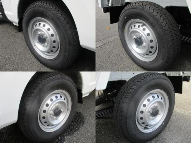 キャリイトラック 頑丈ダンプ 届出済未使用車 ドアバイザー ゴムマット リアセンサー キーレス 5MT 高低速2段切替え式4WD デフロック 鳥居フック マレル式ダンプ機構 ガードフレーム(13枚目)