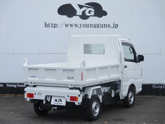 キャリイトラック 頑丈ダンプ 届出済未使用車 ドアバイザー ゴムマット リアセンサー キーレス 5MT 高低速2段切替え式4WD デフロック 鳥居フック マレル式ダンプ機構 ガードフレーム(19枚目)