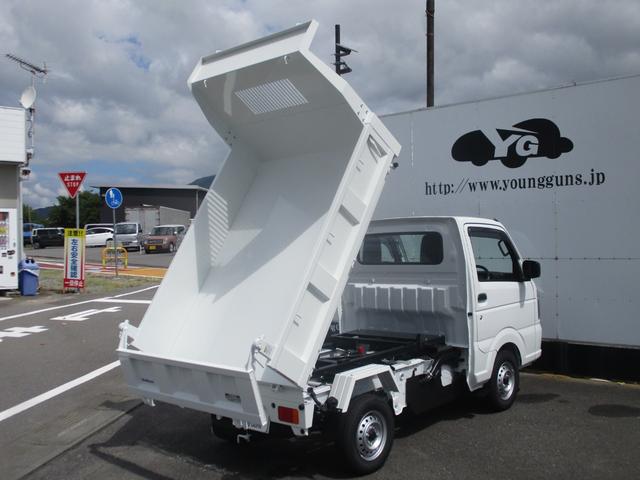 キャリイトラック 頑丈ダンプ 届出済未使用車 ドアバイザー ゴムマット リアセンサー キーレス 5MT 高低速2段切替え式4WD デフロック 鳥居フック マレル式ダンプ機構 ガードフレーム(24枚目)