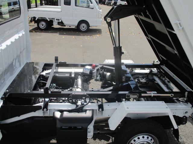 キャリイトラック 頑丈ダンプ 届出済未使用車 ドアバイザー ゴムマット リアセンサー キーレス 5MT 高低速2段切替え式4WD デフロック 鳥居フック マレル式ダンプ機構 ガードフレーム(27枚目)