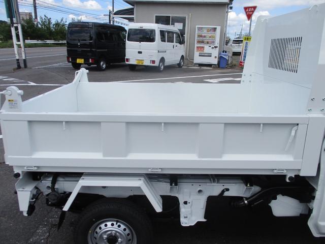 キャリイトラック 頑丈ダンプ 届出済未使用車 ドアバイザー ゴムマット リアセンサー キーレス 5MT 高低速2段切替え式4WD デフロック 鳥居フック マレル式ダンプ機構 ガードフレーム(28枚目)