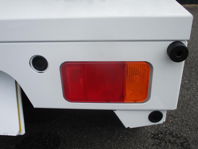 キャリイトラック 頑丈ダンプ 届出済未使用車 ドアバイザー ゴムマット リアセンサー キーレス 5MT 高低速2段切替え式4WD デフロック 鳥居フック マレル式ダンプ機構 ガードフレーム(31枚目)
