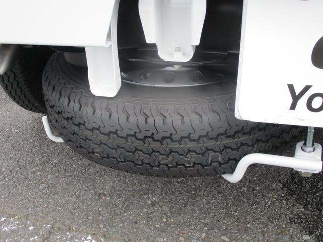 キャリイトラック 頑丈ダンプ 届出済未使用車 ドアバイザー ゴムマット リアセンサー キーレス 5MT 高低速2段切替え式4WD デフロック 鳥居フック マレル式ダンプ機構 ガードフレーム(32枚目)