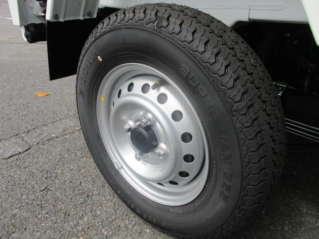 キャリイトラック 頑丈ダンプ 届出済未使用車 ドアバイザー ゴムマット リアセンサー キーレス 5MT 高低速2段切替え式4WD デフロック 鳥居フック マレル式ダンプ機構 ガードフレーム(54枚目)