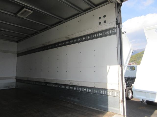 エルフトラック 　パネルバン　パワーゲート付　車両寸法：長６３８ｃｍ　幅１９１ｃｍ　高２８９ｃｍ　箱内寸：長４４８ｃｍ　幅１７７ｃｍ　高１９３ｃｍ　昇降能力１，０００ｋｇ　積載２９５０ｋｇ　サイドドア　バックモニター（25枚目）