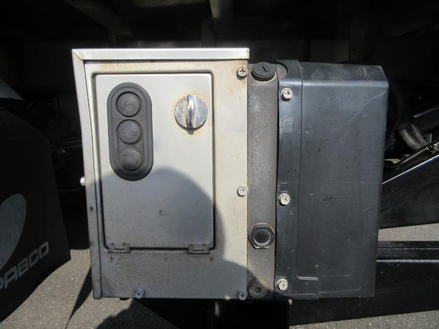 エルフトラック 　パネルバン　パワーゲート付　車両寸法：長６３８ｃｍ　幅１９１ｃｍ　高２８９ｃｍ　箱内寸：長４４８ｃｍ　幅１７７ｃｍ　高１９３ｃｍ　昇降能力１，０００ｋｇ　積載２９５０ｋｇ　サイドドア　バックモニター（30枚目）