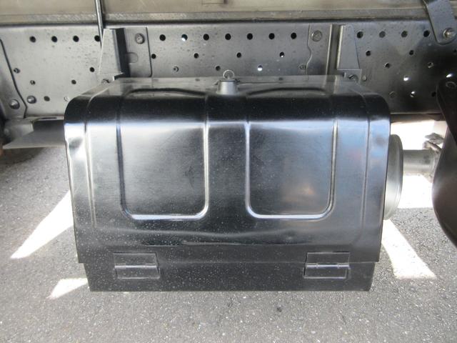 エルフトラック 　パネルバン　パワーゲート付　車両寸法：長６３８ｃｍ　幅１９１ｃｍ　高２８９ｃｍ　箱内寸：長４４８ｃｍ　幅１７７ｃｍ　高１９３ｃｍ　昇降能力１，０００ｋｇ　積載２９５０ｋｇ　サイドドア　バックモニター（33枚目）