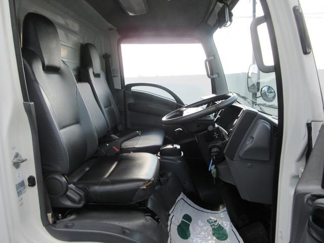 エルフトラック 　パネルバン　パワーゲート付　車両寸法：長６３８ｃｍ　幅１９１ｃｍ　高２８９ｃｍ　箱内寸：長４４８ｃｍ　幅１７７ｃｍ　高１９３ｃｍ　昇降能力１，０００ｋｇ　積載２９５０ｋｇ　サイドドア　バックモニター（37枚目）