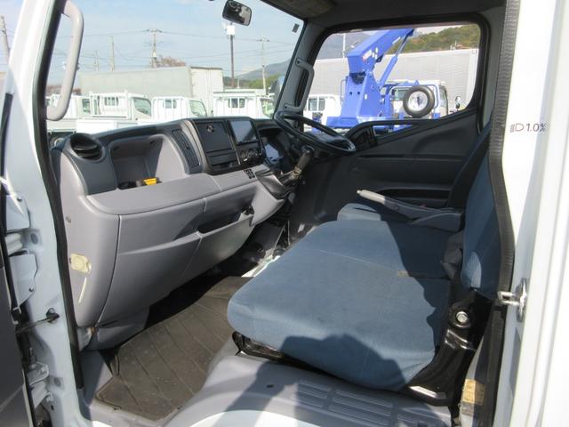 キャンター Ｗキャブロング　荷台内寸：長３３１ｃｍ　幅１７９ｃｍ　地上高８５ｃｍ　積載２，０００ｋｇ　車両総重量４，８６０ｋｇ　極東製垂直パワーゲート　リモコン　昇降能力６００ｋｇ　社外メモリーナビ　ワンセグ　ＥＴＣ　ドラレコ（34枚目）