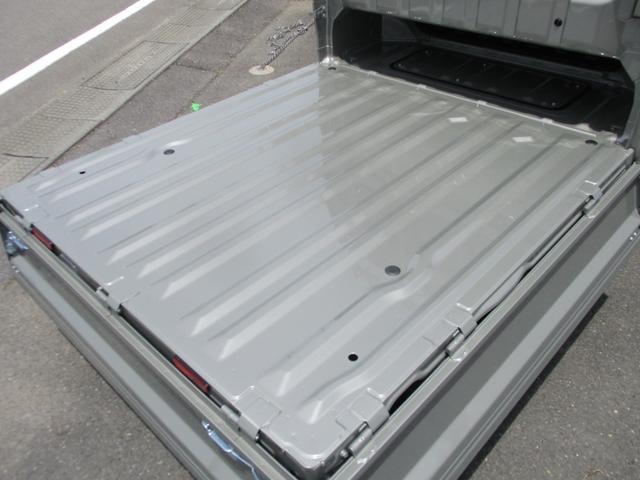 スーパーキャリイ Xリミテッド 届出済未使用車 4WD 5MT ドアバイザー ゴムマット アッパーメンバーガード 荷台マット キーレス デュアルカメラブレ-キサポ-ト 前後誤発進制御機能 車線逸脱警報機能 ハイビームアシスト(23枚目)