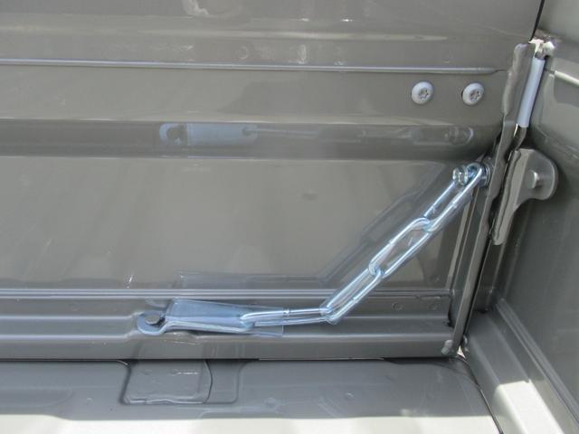 スーパーキャリイ Xリミテッド 届出済未使用車 4WD 5MT ドアバイザー ゴムマット アッパーメンバーガード 荷台マット キーレス デュアルカメラブレ-キサポ-ト 前後誤発進制御機能 車線逸脱警報機能 ハイビームアシスト(25枚目)