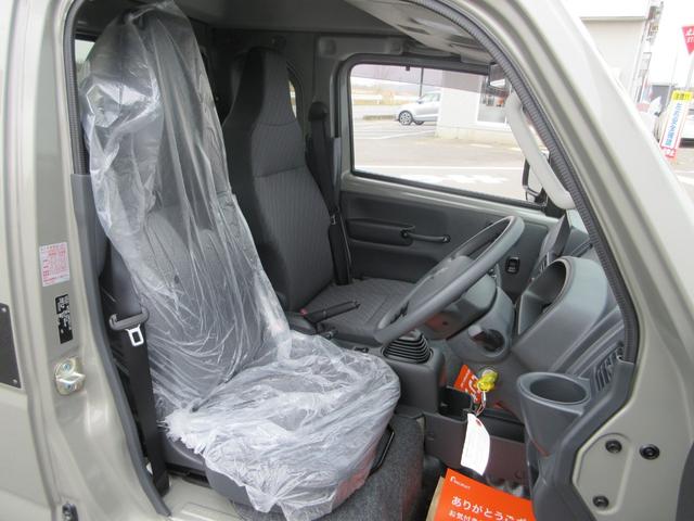 スーパーキャリイ Xリミテッド 届出済未使用車 4WD 5MT ドアバイザー ゴムマット アッパーメンバーガード 荷台マット キーレス デュアルカメラブレ-キサポ-ト 前後誤発進制御機能 車線逸脱警報機能 ハイビームアシスト(29枚目)