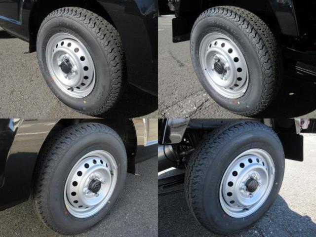 スーパーキャリイ X 届出済未使用車 4WD 5MT ドアバイザー フロアマット アッパーメンバーガード 荷台マット デュアルカメラブレ-キサポ-ト 前後誤発進制御機能 車線逸脱警報機能 ハイビームアシスト(13枚目)