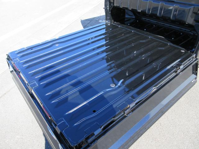 スーパーキャリイ X 届出済未使用車 4WD 5MT ドアバイザー フロアマット アッパーメンバーガード 荷台マット デュアルカメラブレ-キサポ-ト 前後誤発進制御機能 車線逸脱警報機能 ハイビームアシスト(24枚目)