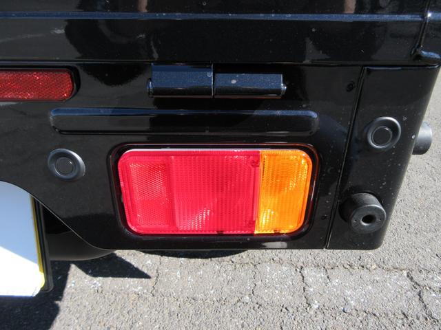 スーパーキャリイ X 届出済未使用車 4WD 5MT ドアバイザー フロアマット アッパーメンバーガード 荷台マット デュアルカメラブレ-キサポ-ト 前後誤発進制御機能 車線逸脱警報機能 ハイビームアシスト(28枚目)