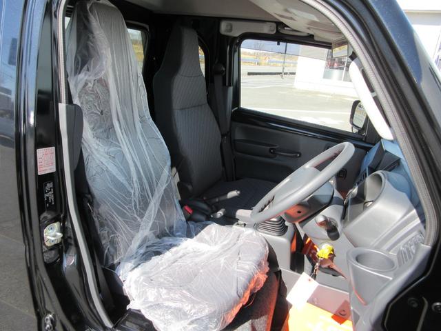 スーパーキャリイ X 届出済未使用車 4WD 5MT ドアバイザー フロアマット アッパーメンバーガード 荷台マット デュアルカメラブレ-キサポ-ト 前後誤発進制御機能 車線逸脱警報機能 ハイビームアシスト(30枚目)