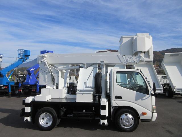 デュトロ 　タダノＡＴ－１２１　作業床高１２ｍ　積載荷重２００ｋｇ　　アワーメーター４７４０時間　６ＭＴ　車両寸法（車検証記載）：長４５５ｃｍ　幅１８８ｃｍ　高３１８ｃｍ　積載量１００ｋｇ　車両総重量６３７０ｋｇ（18枚目）