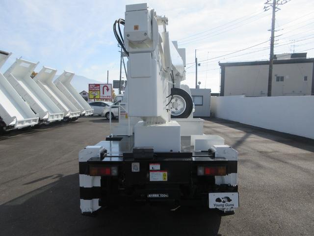 デュトロ 　タダノＡＴ－１２１　作業床高１２ｍ　積載荷重２００ｋｇ　　アワーメーター４７４０時間　６ＭＴ　車両寸法（車検証記載）：長４５５ｃｍ　幅１８８ｃｍ　高３１８ｃｍ　積載量１００ｋｇ　車両総重量６３７０ｋｇ（21枚目）