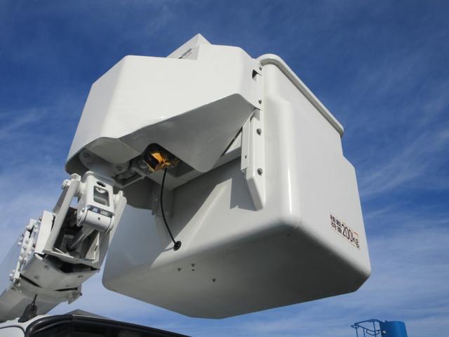 デュトロ 　タダノＡＴ－１２１　作業床高１２ｍ　積載荷重２００ｋｇ　　アワーメーター４７４０時間　６ＭＴ　車両寸法（車検証記載）：長４５５ｃｍ　幅１８８ｃｍ　高３１８ｃｍ　積載量１００ｋｇ　車両総重量６３７０ｋｇ（27枚目）