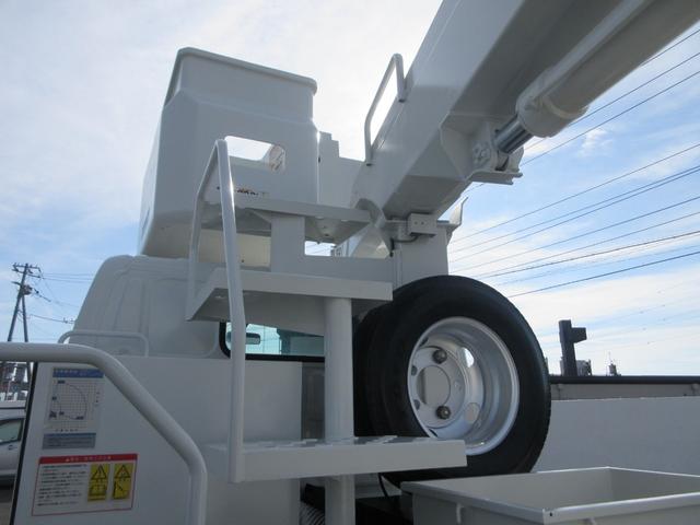 デュトロ 　タダノＡＴ－１２１　作業床高１２ｍ　積載荷重２００ｋｇ　　アワーメーター４７４０時間　６ＭＴ　車両寸法（車検証記載）：長４５５ｃｍ　幅１８８ｃｍ　高３１８ｃｍ　積載量１００ｋｇ　車両総重量６３７０ｋｇ（31枚目）