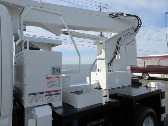 デュトロ 　タダノＡＴ－１２１　作業床高１２ｍ　積載荷重２００ｋｇ　　アワーメーター４７４０時間　６ＭＴ　車両寸法（車検証記載）：長４５５ｃｍ　幅１８８ｃｍ　高３１８ｃｍ　積載量１００ｋｇ　車両総重量６３７０ｋｇ（33枚目）