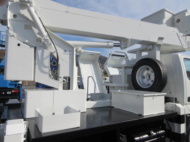 デュトロ 　タダノＡＴ－１２１　作業床高１２ｍ　積載荷重２００ｋｇ　　アワーメーター４７４０時間　６ＭＴ　車両寸法（車検証記載）：長４５５ｃｍ　幅１８８ｃｍ　高３１８ｃｍ　積載量１００ｋｇ　車両総重量６３７０ｋｇ（35枚目）